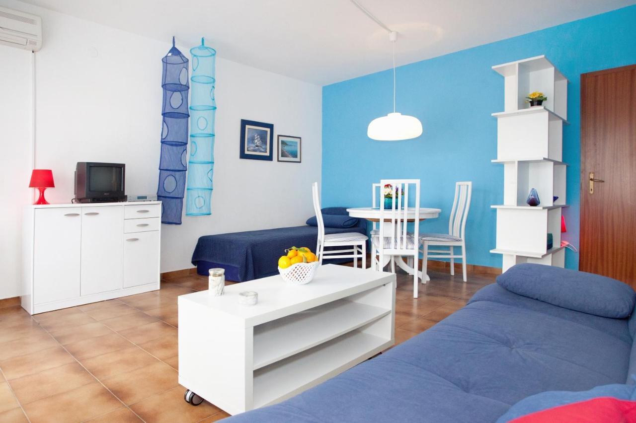 Apartments By The Sea Rastici, Ciovo - 2104 Trogir Exterior foto