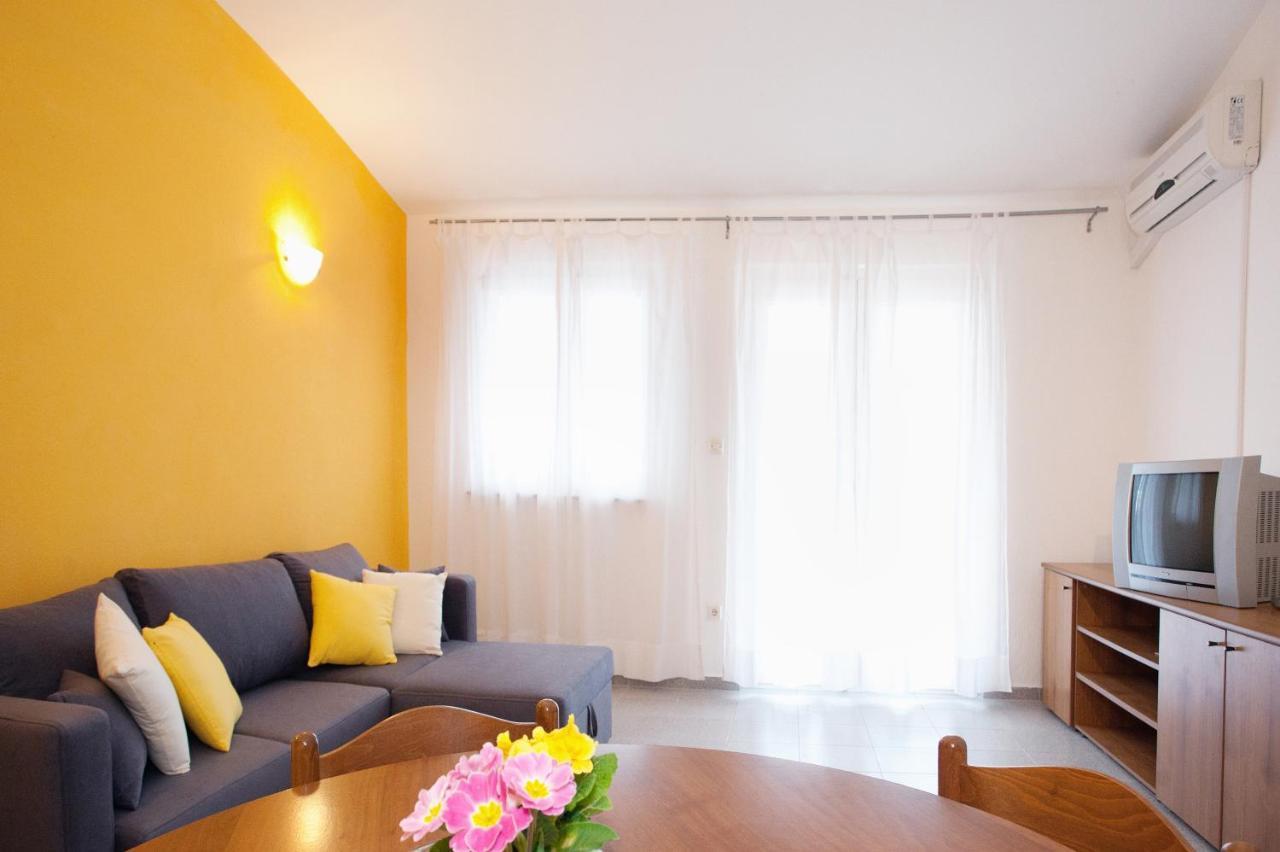 Apartments By The Sea Rastici, Ciovo - 2104 Trogir Exterior foto